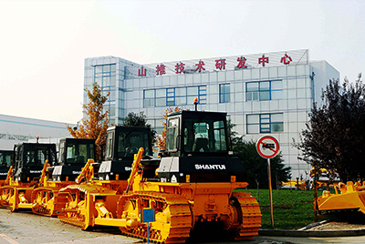 2009年，山推研發(fā)中心被國家人事部批準設(shè)立博士后科研工作站，同年召開首屆科技創(chuàng)新大會。